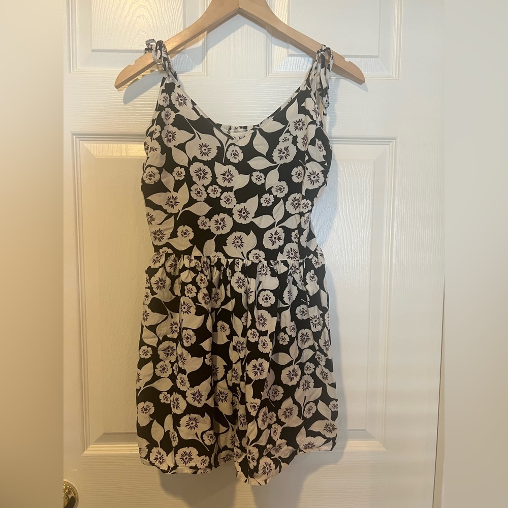 Kate Spade Black and White Floral Romper with Pockets Size Small